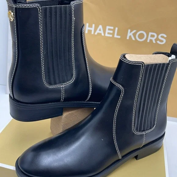 Michael Kors ELLA FLAT BOOTIE
FAUX LEATHER
49F4ELFE5L
BLACK - Picture 10 of 16